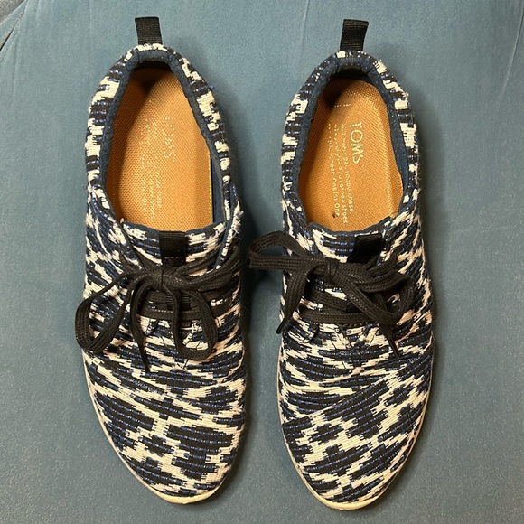 Toms Shoes - TOMS | Size 8 | Woven Lace Up Sneakers